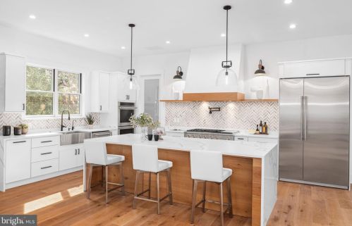 6000 16th St, Arlington VA  22205-2208 exterior