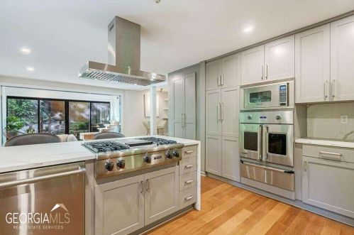 620 Colebrook Ct, Atlanta GA  30327-4710 exterior