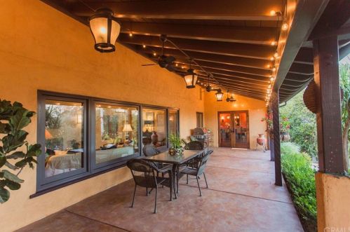 1028 Crestview Dr, Fullerton CA 92833-2203 exterior