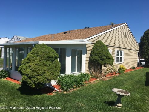 14 Leighton Ln, Lakehurst, NJ 08759-6711