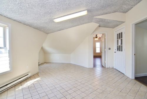 85 Acushnet Ave, Springfield MA 01105-2216 exterior