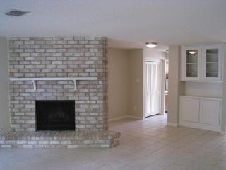 10796 Briar Forest Dr, Houston TX  77042-2321 exterior