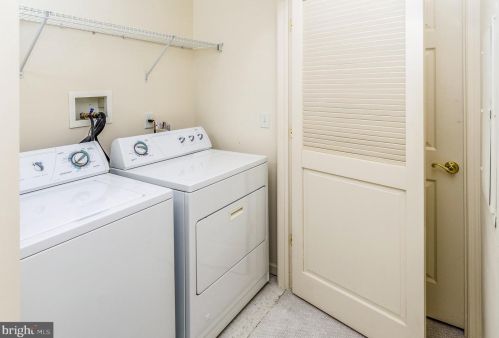 537 Masterson Ct, Trenton NJ 08618-1448 exterior