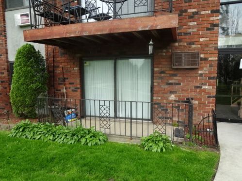 13709 Stewart Ave, Chicago IL 60827-1635 exterior