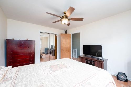 3917 De Reimer Ave, Bronx NY 10466-2128 exterior