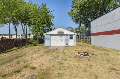 2939 Fairfield St, Meskegon MI  49441-4005 exterior