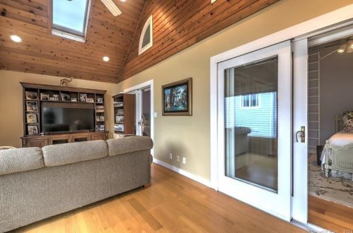 58 Bch Ave, Milford CT 06460-8047 exterior