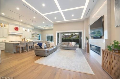 80 Willowick Dr, Naples, FL 34110-1340