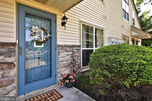 709 Foxmeadow Dr, Limerick, PA 19468-1537