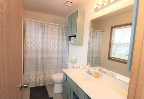 1222 Amberwood Dr, Bull Valley IL 60014-1825 exterior