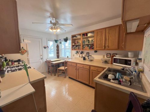 2037 Helena St, Madison WI 53704-5519 exterior