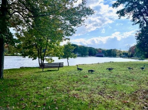 40 Oslo Dr, Rockaway NJ 07866-4239 exterior