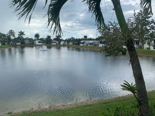 1015 Diamond Lake Cir, Naples, FL 34114-9212