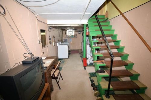 631 Mount Royal Blvd, Pittsburgh PA 15223-1053 exterior