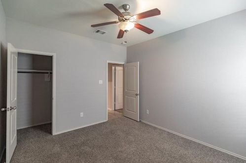 134 Meadow Valley Dr, Conroe, TX 77384-2132