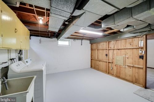 6928 Westhampton Dr, Alexandria VA 22307-1528 exterior