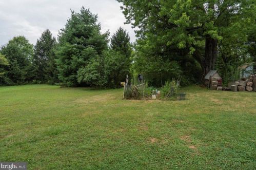 733 Lewis Rd, Limerick PA 19468-1307 exterior