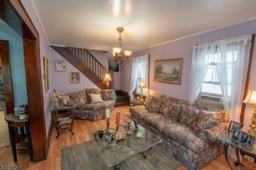 7 Concord Ave, Maplewood, NJ 07040-3209