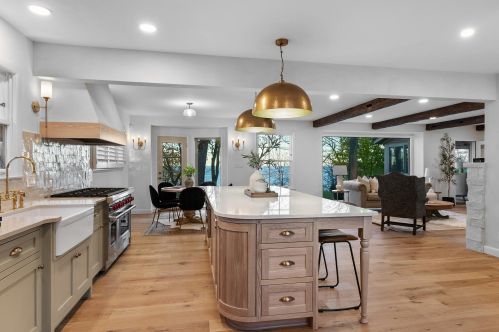 4150 Lake Dr, Milwaukee WI  53211-1719 exterior