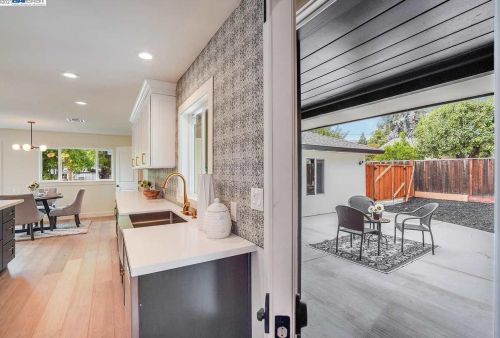 1867 Pleasant Hill Rd, Concord CA  94523-4040 exterior