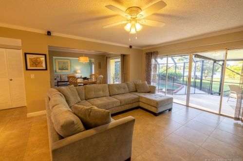 1579 Sunshine Ave, Fort Pierce FL  34952-6011 exterior