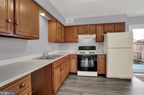 202 Georgetown Cir, Hanover PA 17331-2363 exterior