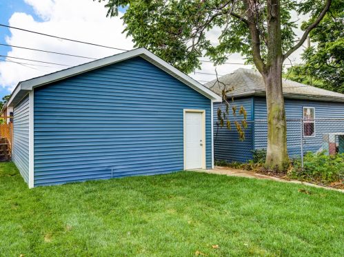 7616 Luella Ave, Chicago IL 60649-4108 exterior