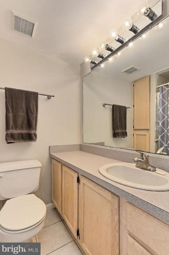 5274 Dunleigh Dr, Springfield VA  22015-1617 exterior