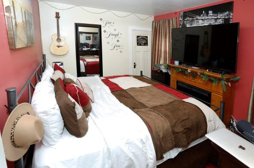 5610 Martin Dr, Milwaukee WI 53208-2534 exterior