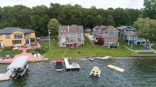 952 Eagle Lk Dr, Kalamazoo MI 49009-8429 exterior