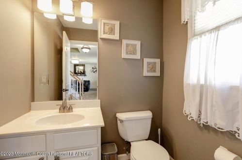 52 Pelican Dr, Berkeley Township NJ 08721-1654 exterior