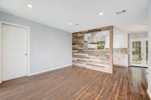 508 Bramble Dr, Austin TX  78745-3113 exterior