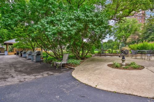 5555 Sheridan Rd, Chicago IL  60640-1609 exterior