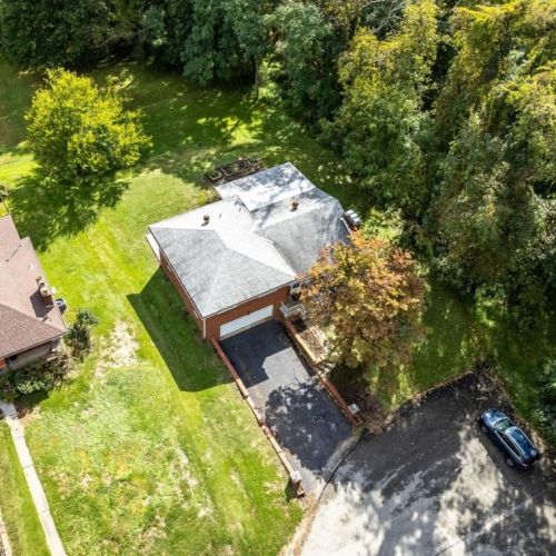 611 Dixie Dr, Pittsburgh, PA 15235-4529