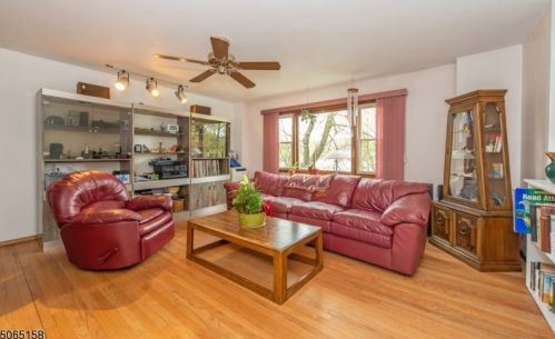 7 Shore Rd, Hopatcong, NJ 07843-1328