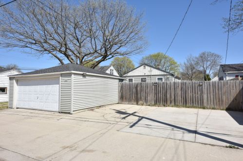 3049 83rd St, Milwaukee WI  53219-2715 exterior