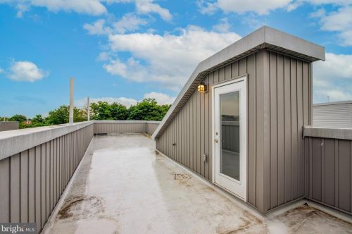 2120 Franklin St, Philadelphia PA 19133-2107 exterior