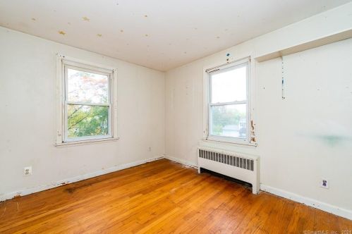 1075 Poquonock Ave, Windsor CT 06095-1234 exterior