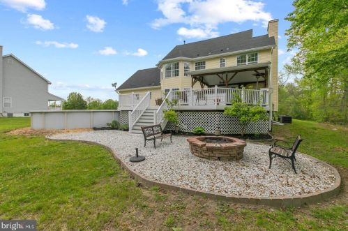 33 Bunting Brg Rd, Cookstown NJ 08511-1106 exterior