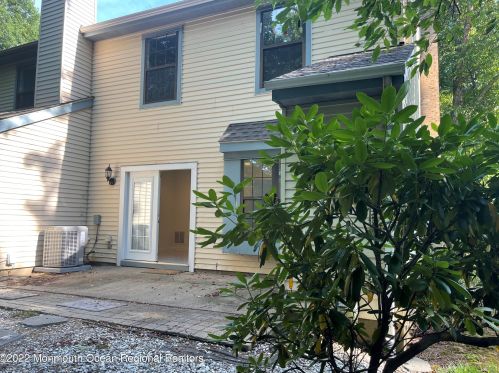 1 Amherst Ct, East Freehold NJ 07728-3904 exterior