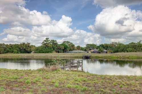 174 Dalton Cir, Fort Pierce FL 34953-5847 exterior