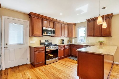 21 Orchid Ln, Commack NY exterior