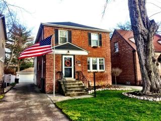 10721 Fairfield Ave, Chicago, IL 60655-1720