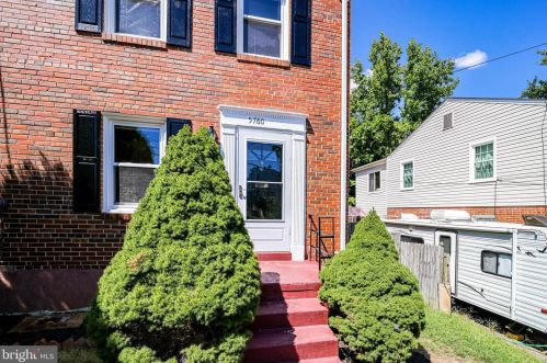 5760 Biscayne Dr, Alexandria VA  22303-1902 exterior