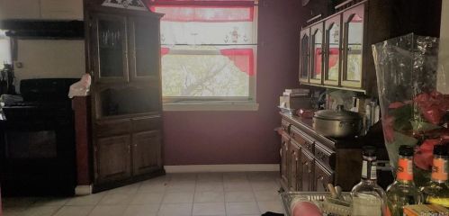 1429 Hicks St, Bronx NY 10469-1729 exterior