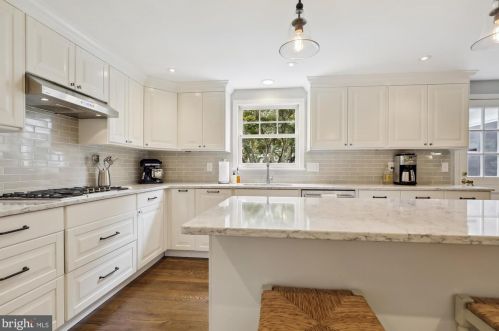 11310 Rolling House Rd, Rockville MD  20852-4539 exterior