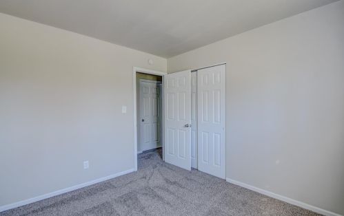 6848 3 Ave, Gary IN 46406-0015 exterior