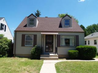 3942 70th St, Milwaukee, WI 53220-2440