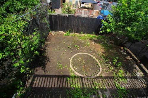 2029 Daly Ave, Bronx NY 10460-2834 exterior