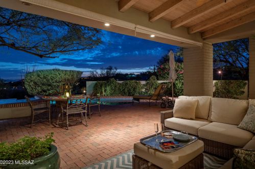 5300 Hacienda Del Sol Rd, Tucson AZ 85718-6054 exterior